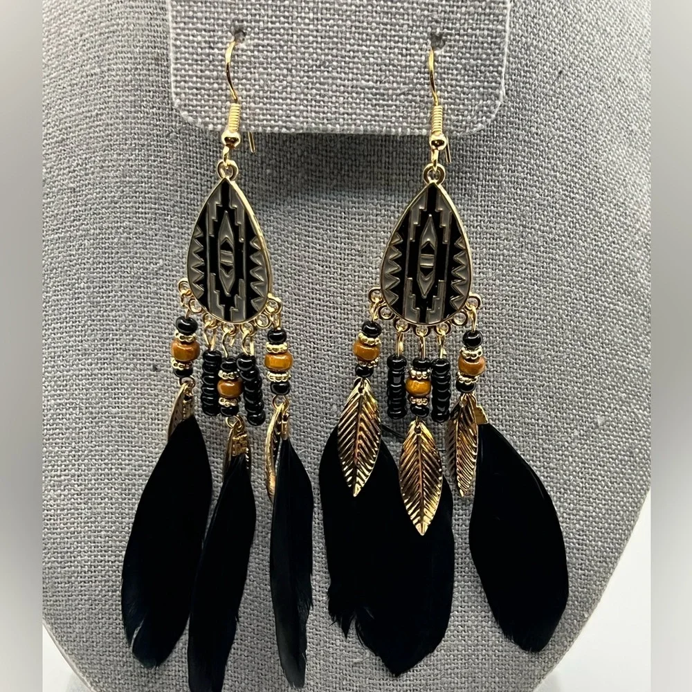 ⭐️ Beautiful Boho Earrings w/ Feather Accents ⭐️ - Picture 1 of 8